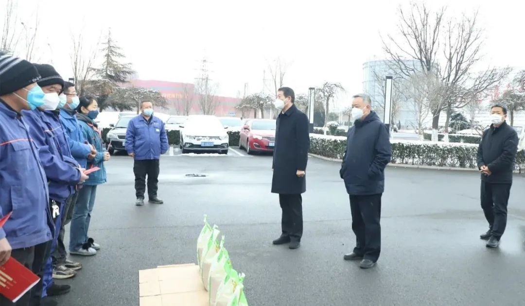 王宝玉书记到乐动网站-乐动（中国）一站式服务官方网站
看望慰问职工和劳模李静敏